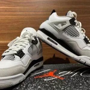 Air Jordan 4 Retro Military Black Athletic Shoes DH6927 111 New in Box